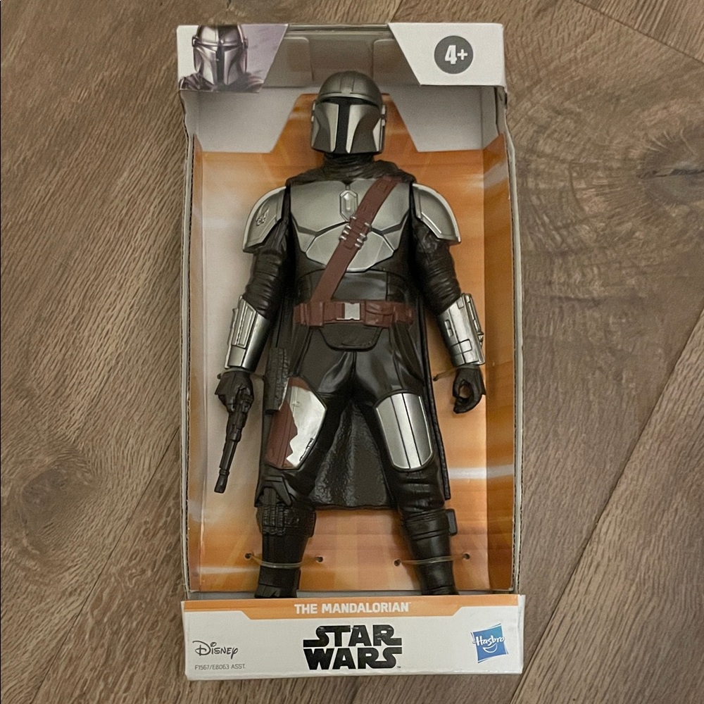 Hasbro Star Wars Mandalorian Figure with Silver and Black Armor
